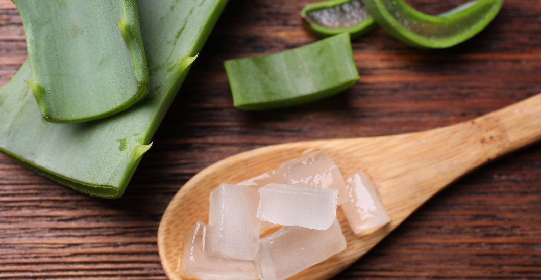 Sábila o papa: alivio natural para golpes y raspones